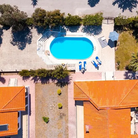 Mina Villa *