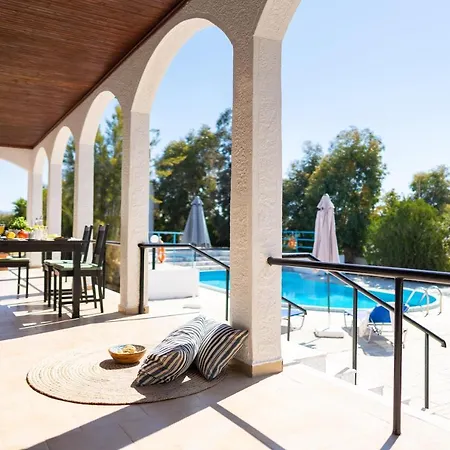 Villas Mina Villa Gennadi